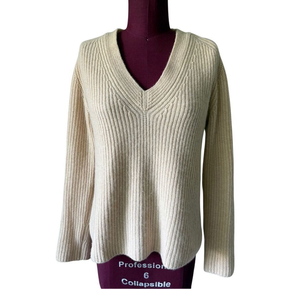 Vince Cashmere V-neck Sweater size XS Cream